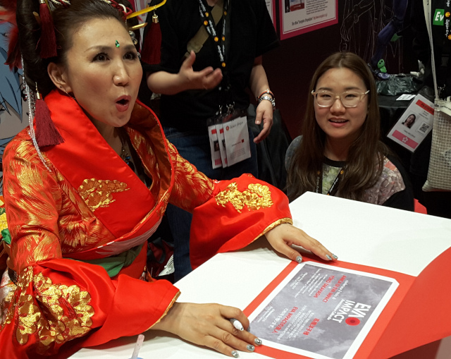 Yoko Takahashi viene insignita del titolo Amica di EVA IMPACT